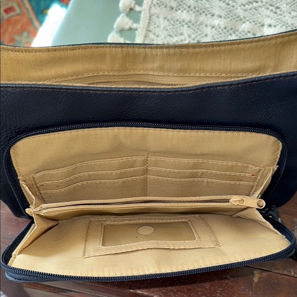 Liz Claiborne Black faux Leather Shoulder Bag - Picture 9 of 9